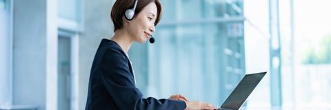 補助金の相談に乗るコンサルタント