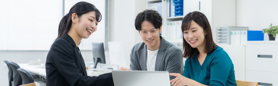 補助金の相談をしている夫婦のイメージ